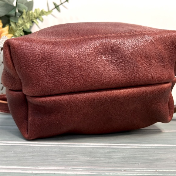 Portland Leather Bucket Bag / Crossbody - Picture 6 of 9